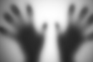 Homem é preso por quebrar cabo de rodo na cabeça da companheira e tentar esfaqueá-la em Goianésia (GO)