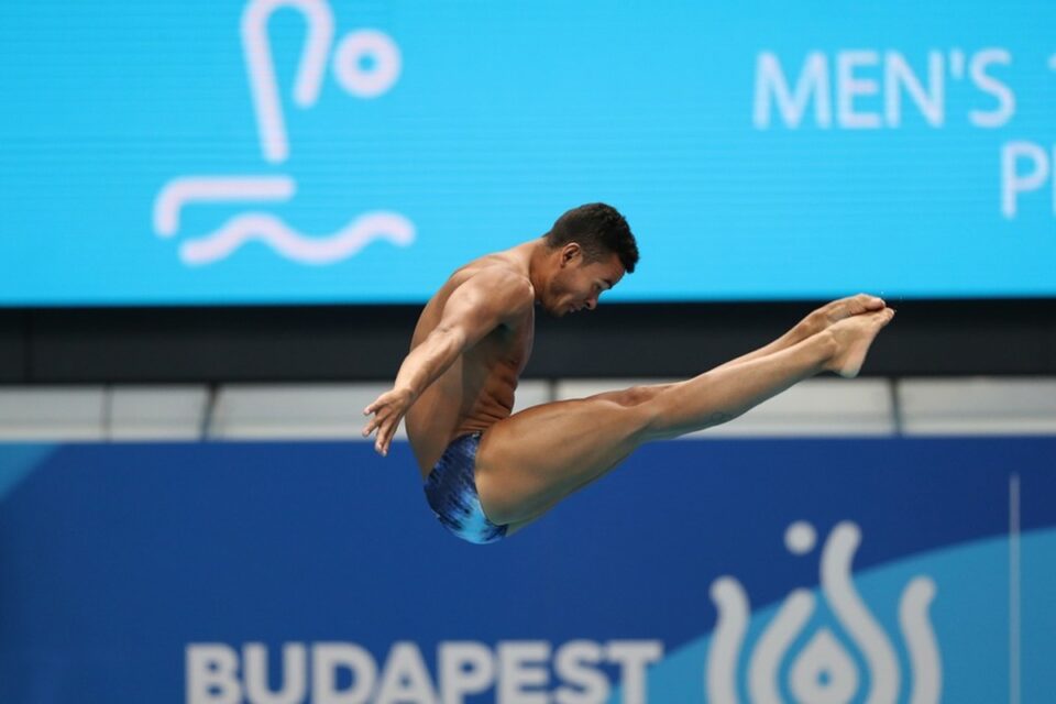 Ian Matos durante salto