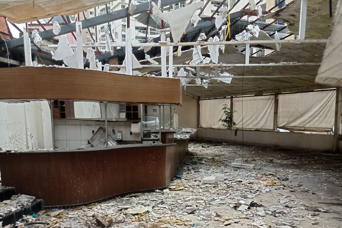 Moradores do Alto da Glória, em Goiânia, dizem que restaurante abandonado virou foco de mosquitos da dengue