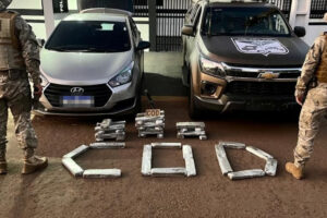 PM prende casal com 100kg de maconha avaliados em R$ 240 mil em Chapadão do Céu