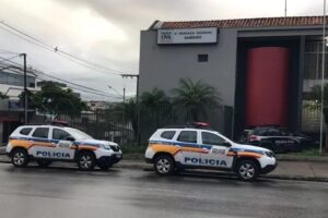 bebê encontrado na geladeira O corpo da bebê está no Instituto Médico Legal (IML) de Belo Horizonte. Suspeita de abandonar bebê encontrado na geladeira é presa em BH