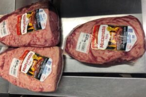 Em um dos casos, o suspeito tentava furtar três peças de picanha. (Foto: Divulgação/PM)