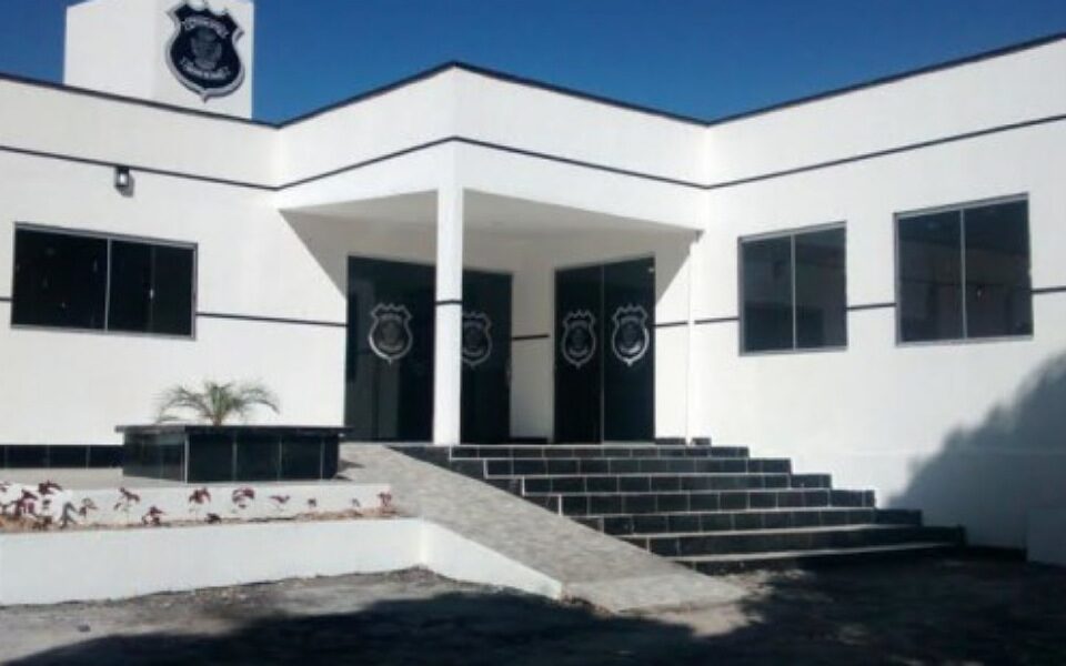 Mulher é presa suspeita de matar enteado de 7 anos em Goianésia