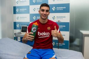 Ferrán Torres realiza exames no Barcelona