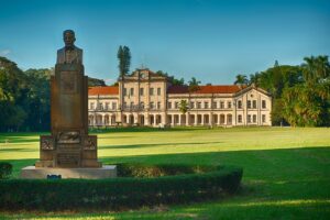 Professor da USP é demitido após denúncias de assédio sexual contra alunas