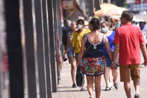 Shoppings e lojas da região da 44, em Goiânia, estão funcionando em horário especial às vésperas do Natal. (Foto: Jucimar de Sousa/Mais Goiás)