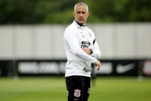 Sylvinho em treino no Corinthians