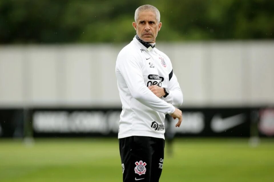Sylvinho em treino no Corinthians