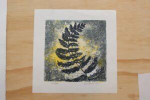 exposição impressões vigentes celia gondo, na Vila Cultural Cora Coralina