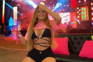 Ex-BBB Viih Tube Farofa da Gkay está aproveitando a solteirice e teria ficado até com homem casado. Viih Tube afirma que ficou com todos anônimos da Farofa da Gkay