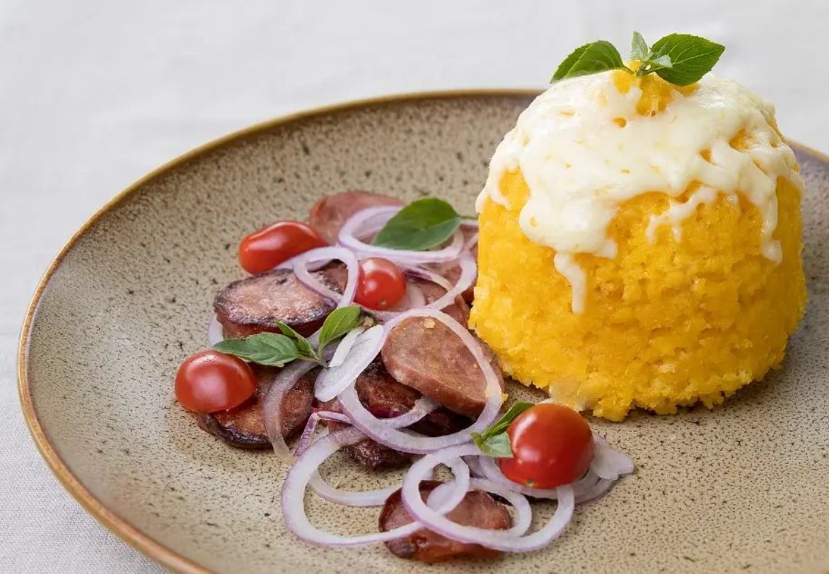 Cuscuz Calabresa do João de Barro Tapiocaria, opção para comer cuscuz em Goiânia 