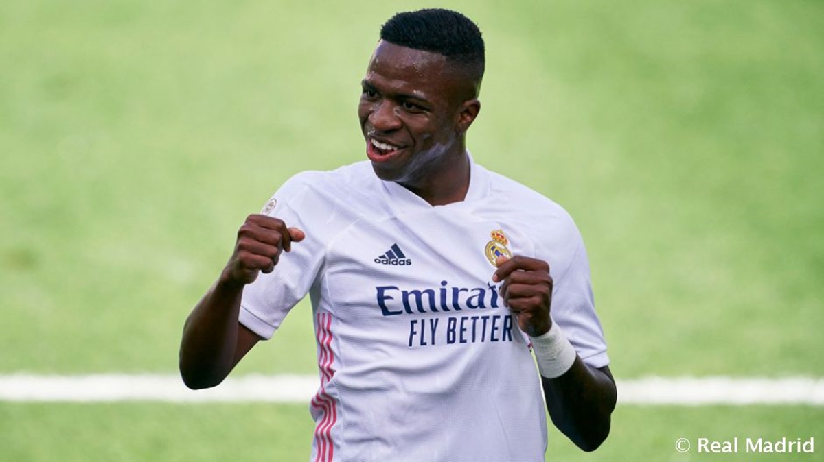 Vinicius Júnior com a camisa do Real Madrid