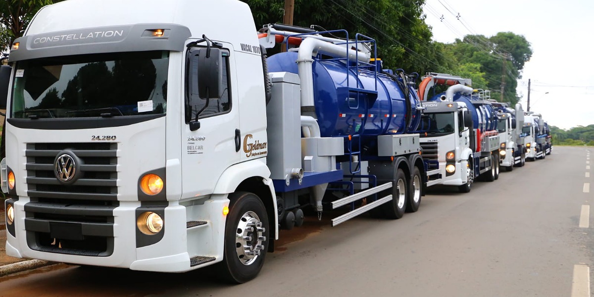 Novos caminhões para limpeza de boca de lobo em Goiânia