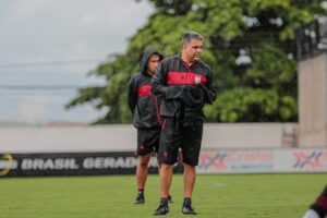 Com a possibilidade de garantir a permanência na Série A, Marcelo Cabo está com “atenção triplicada”