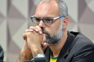 Servidores da Justiça denunciam pressões em caso de extradição de blogueiro