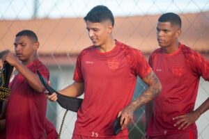 Zagueiro Caetano durante treinamento no CRB