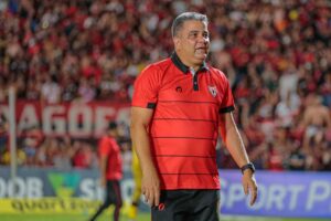 Marcelo Cabo durante jogo pelo Atlético Goianiense