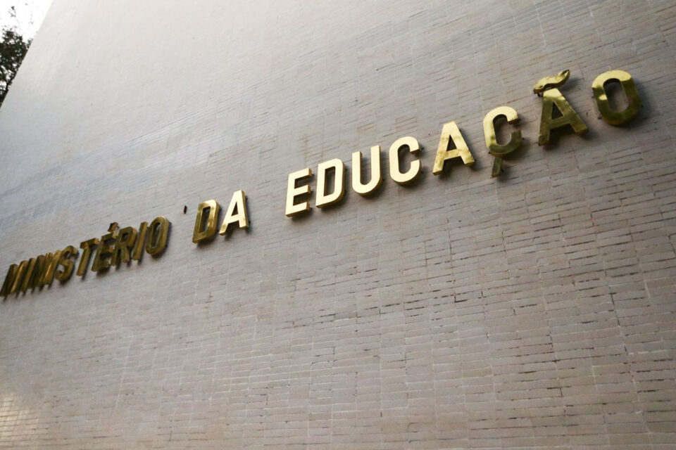 MEC lança programa para fomentar qualificação profissional