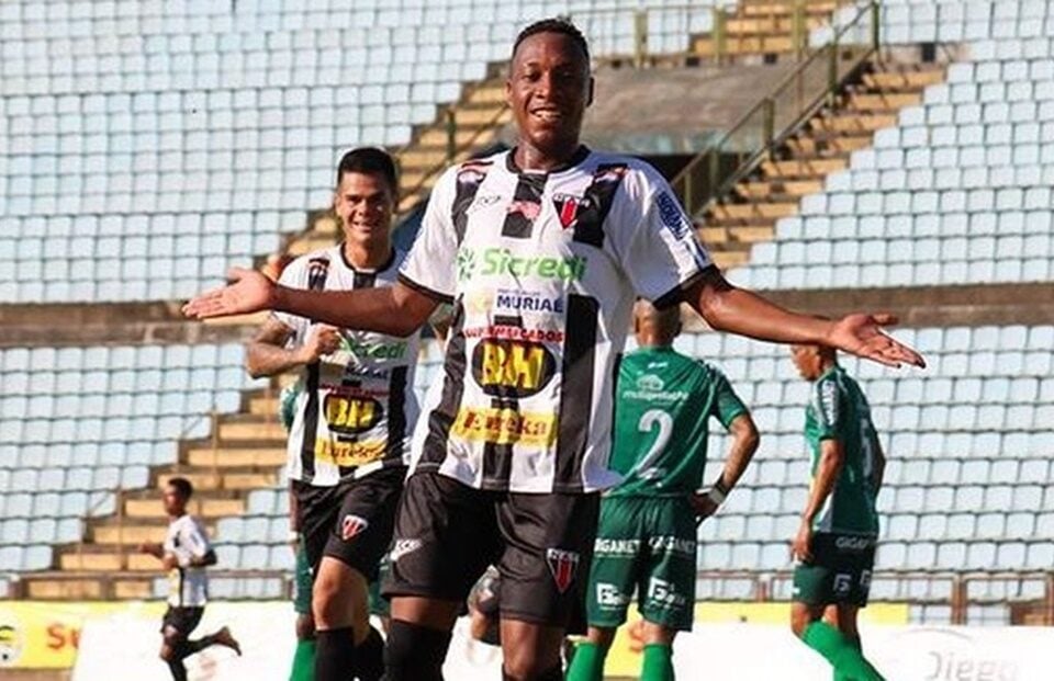 Joãozinho, novo atacante do Goianésia