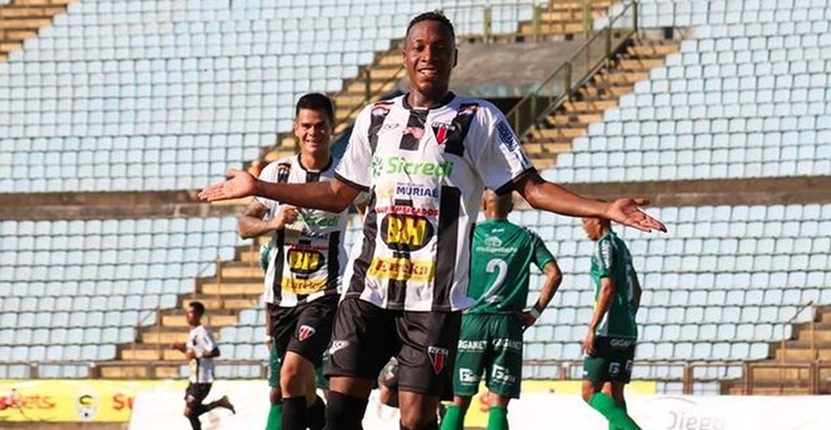 Joãozinho, novo atacante do Goianésia