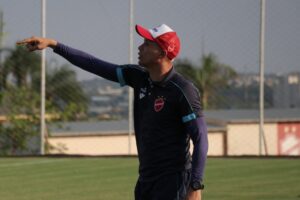 Higo Magalhães durante treino no Vila Nova