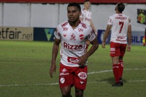 Dudu em jogo pelo Vila Nova