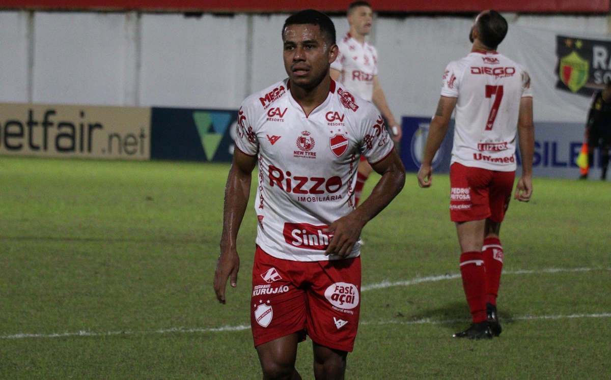 Dudu em jogo pelo Vila Nova