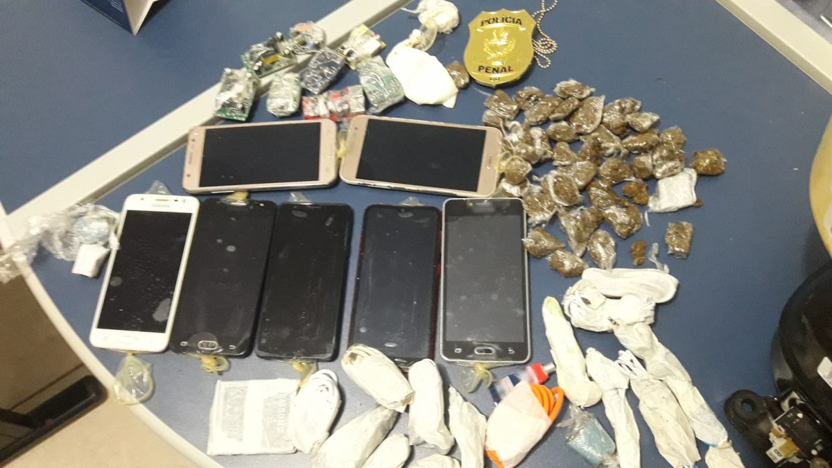 Agente apreende drogas e celulares escondidos em bebedouro de presídio em Niquelândia