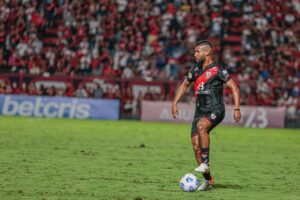 Willian Maranhão em jogo pelo Atlético Goianiense