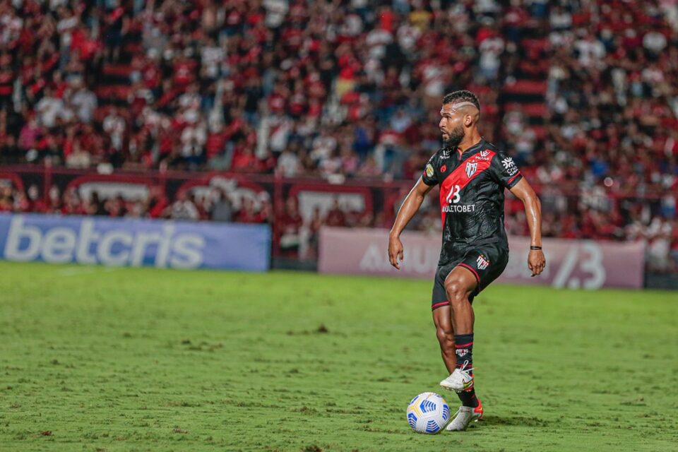 Willian Maranhão em jogo pelo Atlético Goianiense