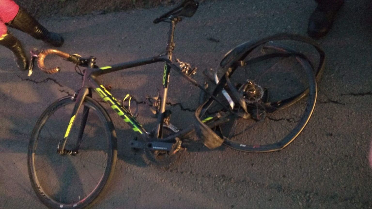 Bicicleta da vítima após o acidente. (Foto: Reprodução/Redes Sociais)