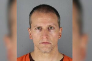 Ex-policial Derek Chauvin se declara culpado por violar direitos de George Floyd