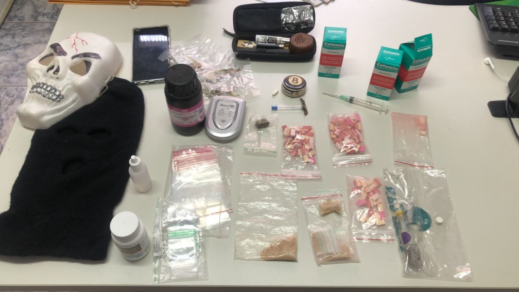 Influenciador digital é preso suspeito de vender drogas em festas de Goiânia