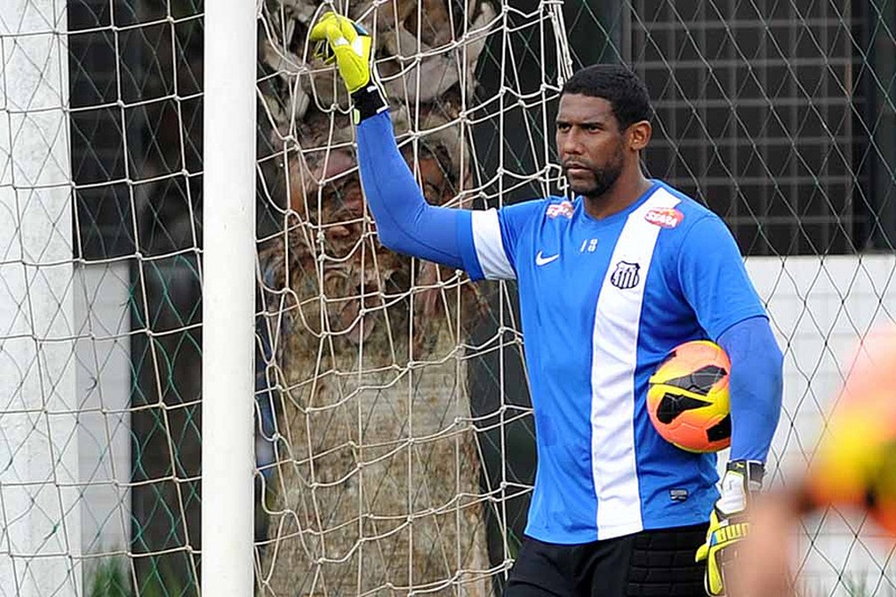 Aranha durante treinamento do Santos