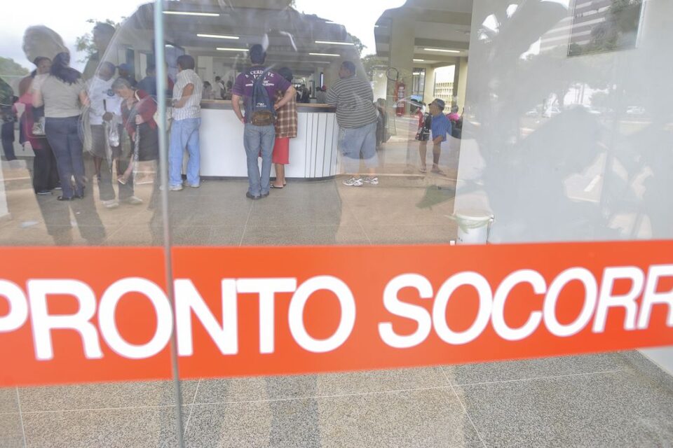 Os hospitais privados de Goiás enfrentam lotação por causa de casos suspeitos de dengue, gripe e Covid-19, segundo a Ahpaceg. (Foto ilustrativa/Agência Brasil)