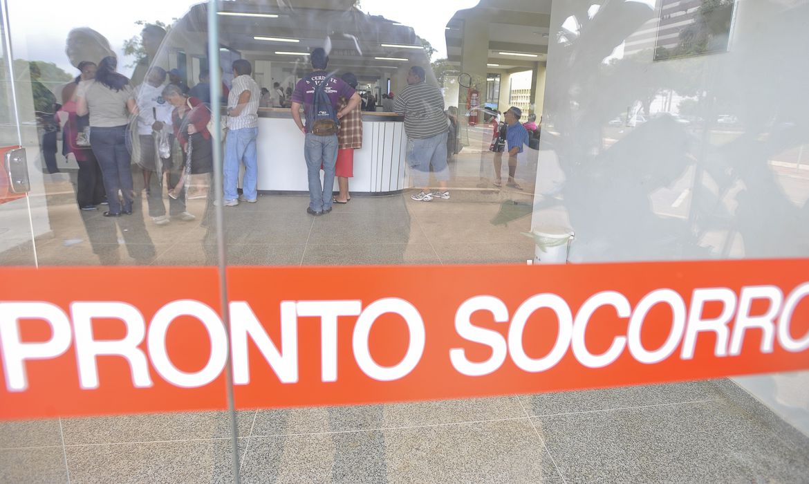 Os hospitais privados de Goiás enfrentam lotação por causa de casos suspeitos de dengue, gripe e Covid-19, segundo a Ahpaceg. (Foto ilustrativa/Agência Brasil)