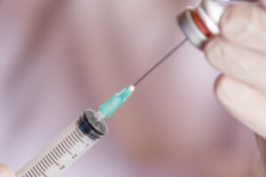 Familiares da mulher que morreu após aplicar hidrogel em casa prestam depoimento