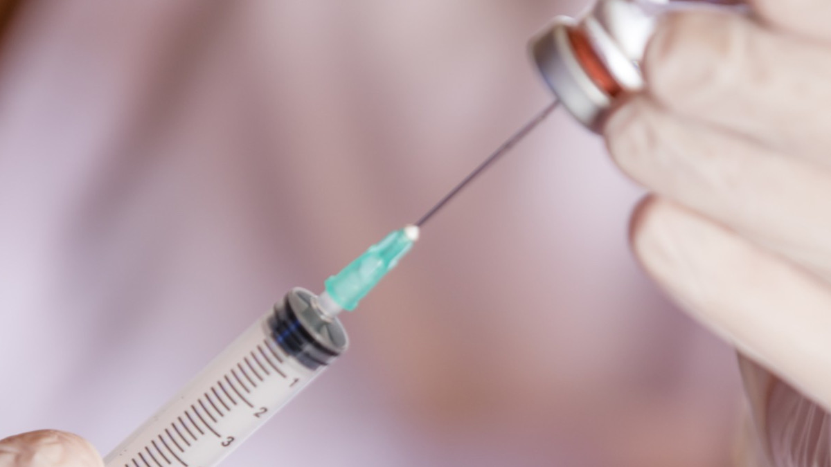 Familiares da mulher que morreu após aplicar hidrogel em casa prestam depoimento