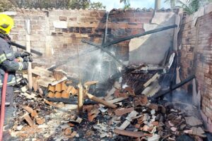 Distribuidora de gás GLP pega fogo, em Aparecida (Foto: Divulgação CBMGO)