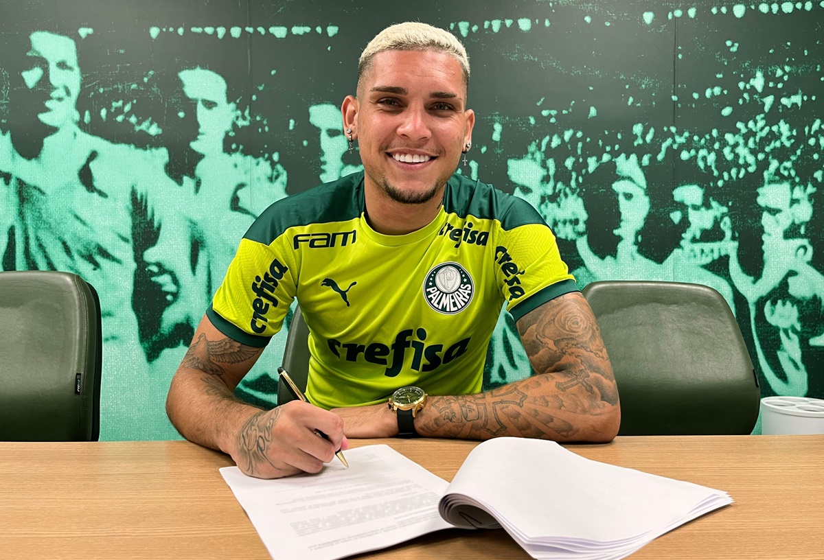 Navarro assina contrato com o Palmeiras