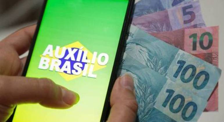 Até o fim do ano, benefício tem valor mínimo de R$ 600 por família. Caixa paga Auxílio Brasil a beneficiários com NIS de final 5