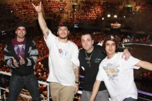 Thiago Castanho e Marcão Britto querem celebrar 30 anos da banda. Ex-membros da Charlie Brown Jr. anunciam inéditas com voz de Chorão