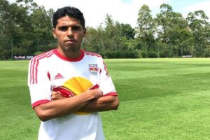 Willian Magrão com a camisa do Red Bull Bragantinno