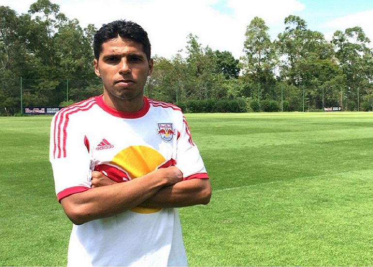 Willian Magrão com a camisa do Red Bull Bragantinno