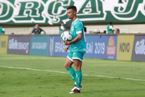 Michael em jogo pelo Goiás