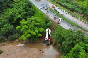 Entenda tudo o que se sabe até agora sobre o acidente com um ônibus que caiu de uma ribanceira na BR-153, em Aparecida de Goiânia