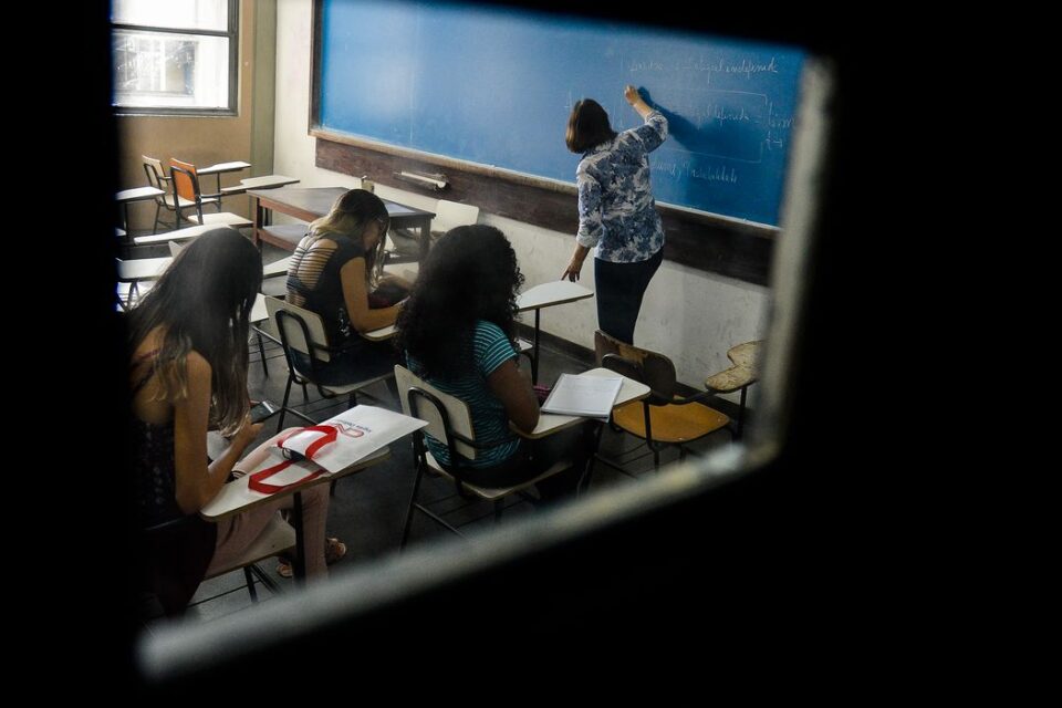 Polícia: 51 menores foram autuados por ameaças em escolas goianas desde o mês passado