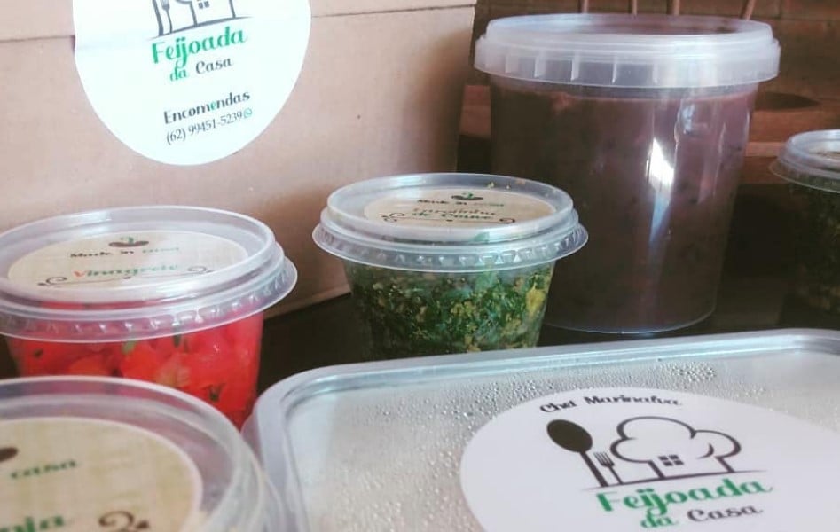 feijoada e acompanhamentos são entregues em potinhos separados. Feijoada da casa é opção de feijoada em Aparecida de Goiânia