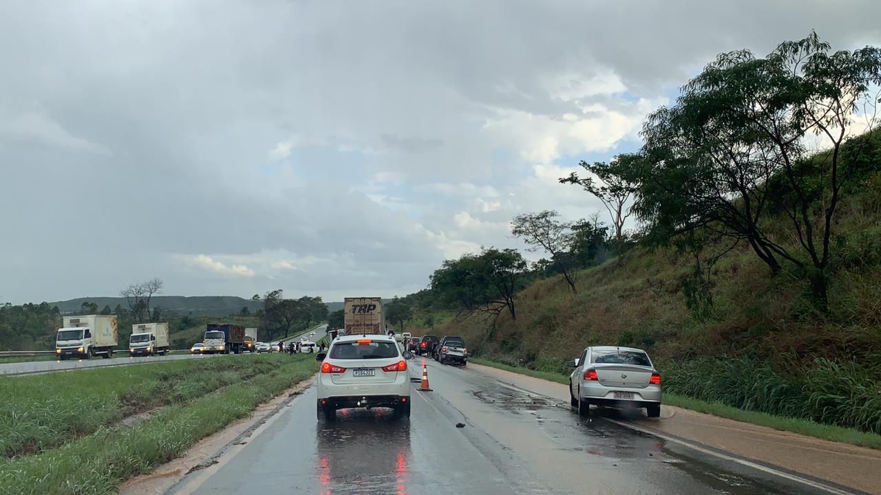 Motorista causa engavetamento na BR-060 entre Anápolis e Abadiânia