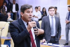 "Não sou eu o responsável", diz Clécio Alves sobre pedido de aumento de cadeiras na Câmara de Goiânia